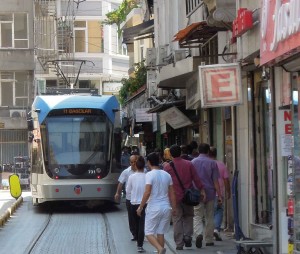 The Istanbul tramway operates successfully despite very tight clearances